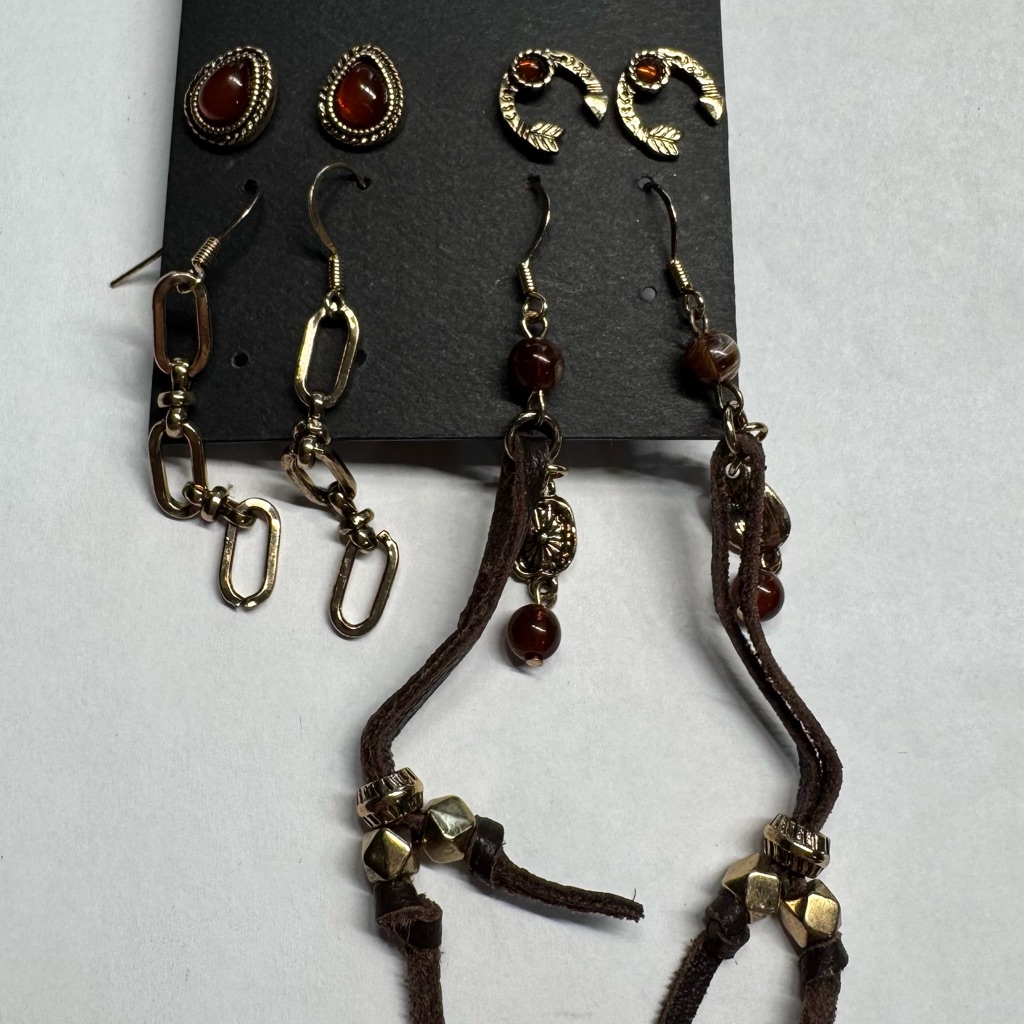 Shyanne Gold And Red Earring Collection 19$
